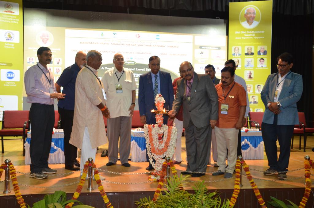 Inaugural Function of National Seminar on Rejuvenation of Undergraduate Education - 2019 held at KUD Dharwad